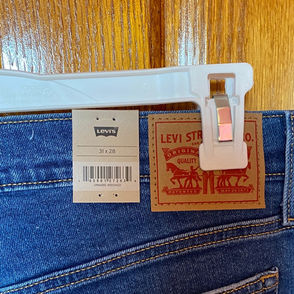 Levi's Woman’s Indigo Straight Jeans - Picture 5 of 10